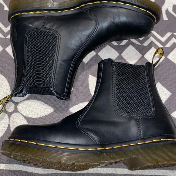 Sz 7 dr martens Chelsea boots black leather pull on - Picture 6 of 9